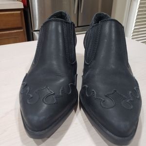 Details ankle boots elastic strips on upper for ease leather western stitching